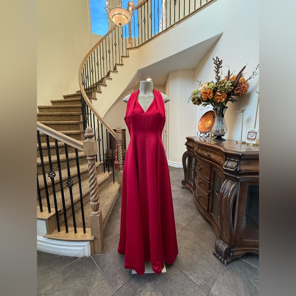 VTG Victor Costa Red Halter Gown Size 14 V-Neck Formal Evening Dress Elegant